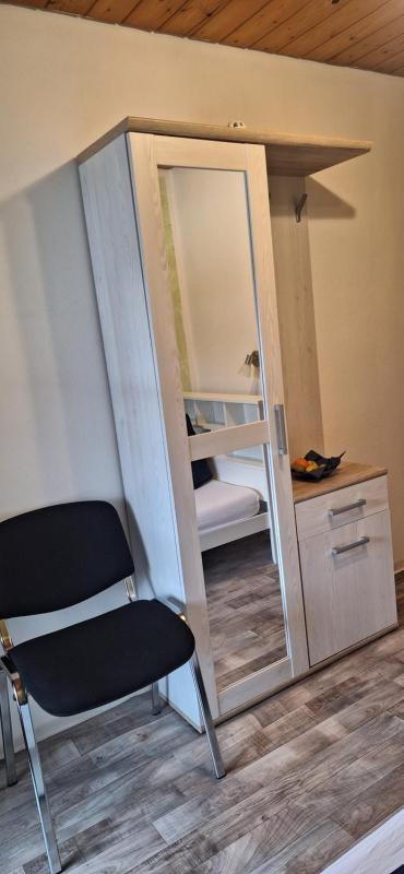 Single Room image 4
