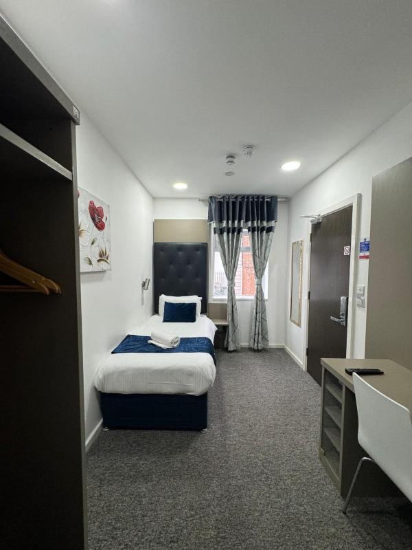 Single Room image 4