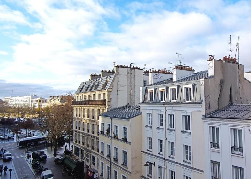 Double Room with Balcony image 4