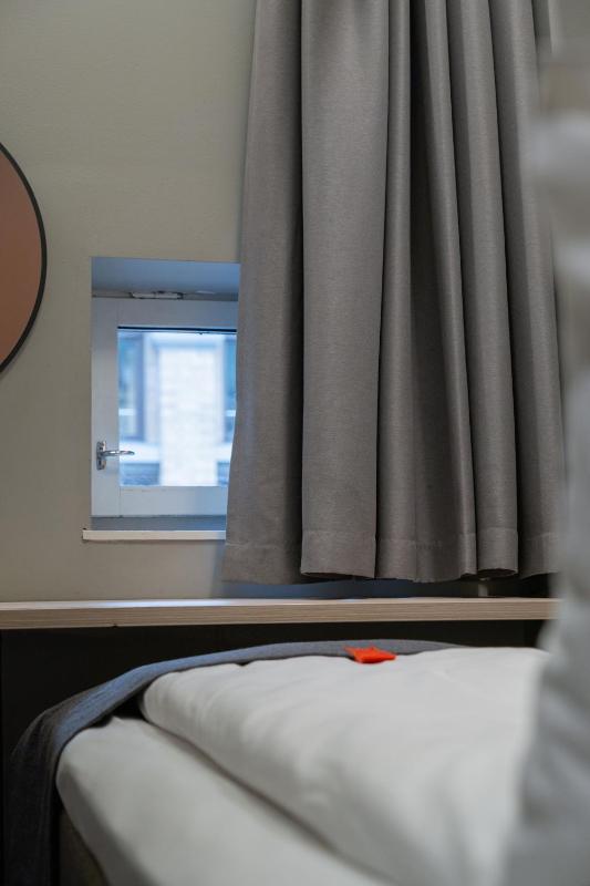 Small Single Room image 4