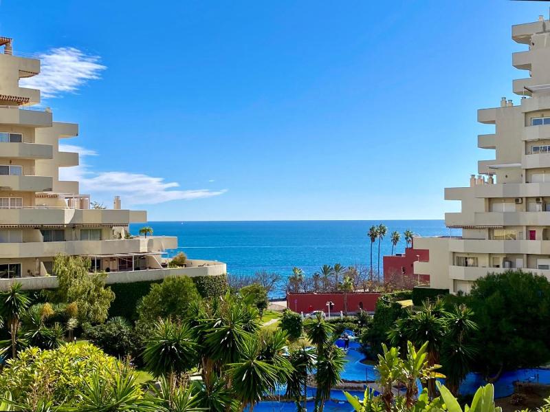 Charming Apartment in Benalbeach - image 10