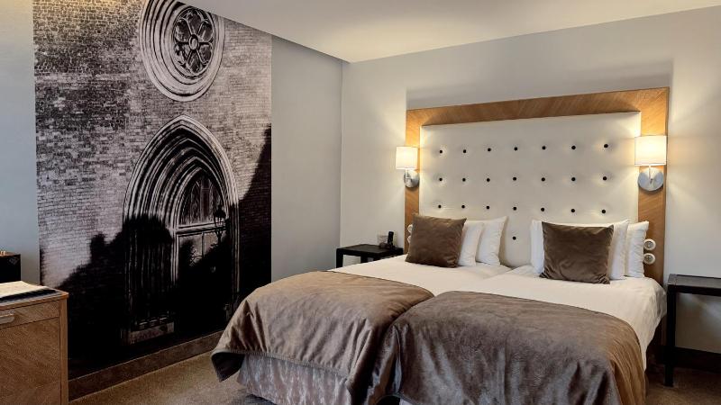 Deluxe Twin Room image 4