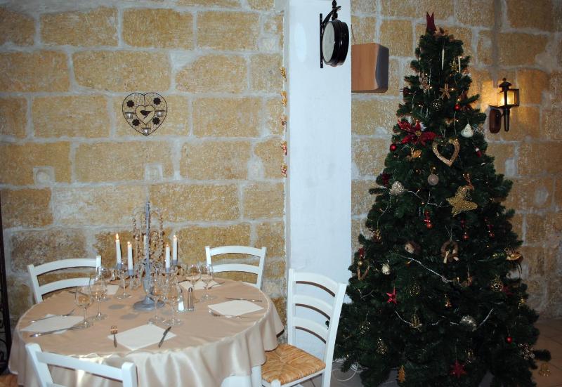 Hôtel Restaurant Le Provençal - image 36