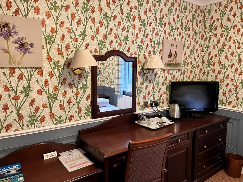 Classic Double Room image 4