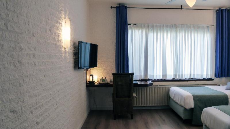 Standard Double Room image 3