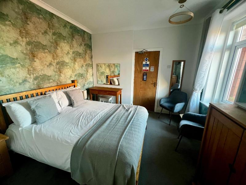 King Room with Partial Sea View image 1