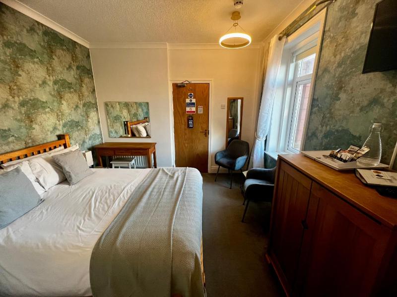 King Room with Partial Sea View image 4