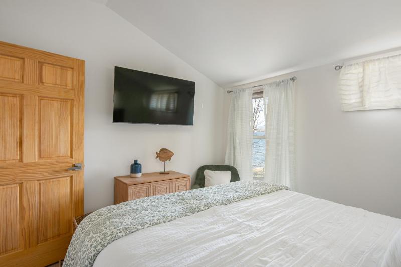 Two-Bedroom House image 4