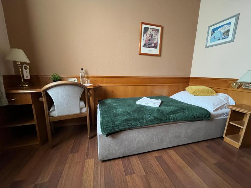 Single Room image 4