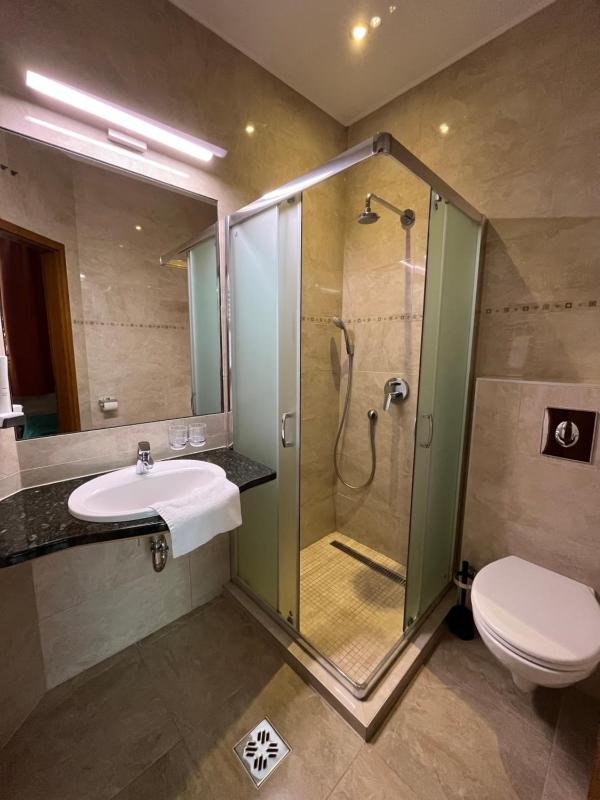 Standard Double Room image 1