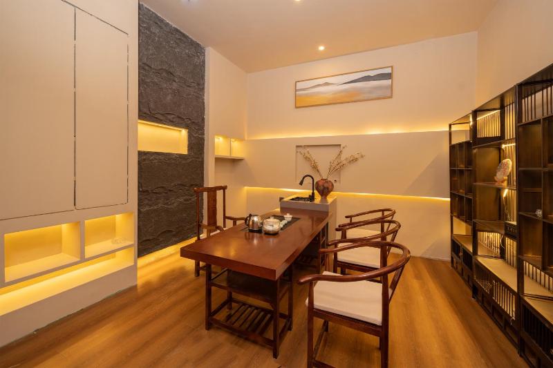 Lijiang Yunmuwan provides breakfast and afternoon tea offers free airport shuttle service The hotel provides a platform for visiting the ancient city and Yulong snow - image 24