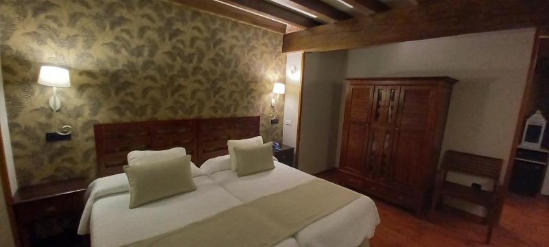 Standard Twin Room with Garden View image 1