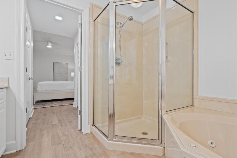 Phoenix 9 Unit 402 - image 15