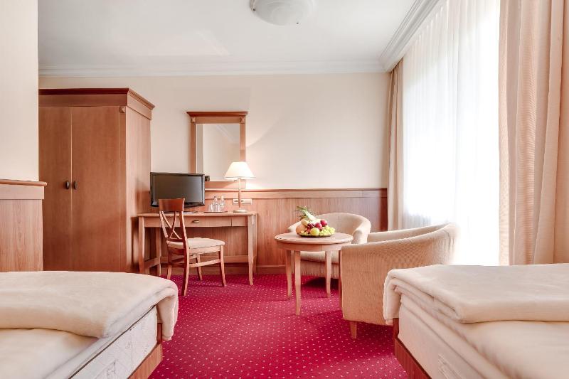 Small Twin Room image 3