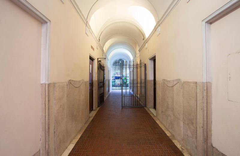 Luxury Apartment image 4