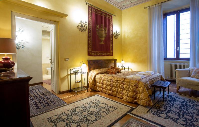 Executive Three-Suites Apartment image 3