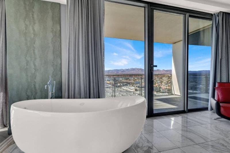 The Adele Palazzo Suite at Palms Place - image 5