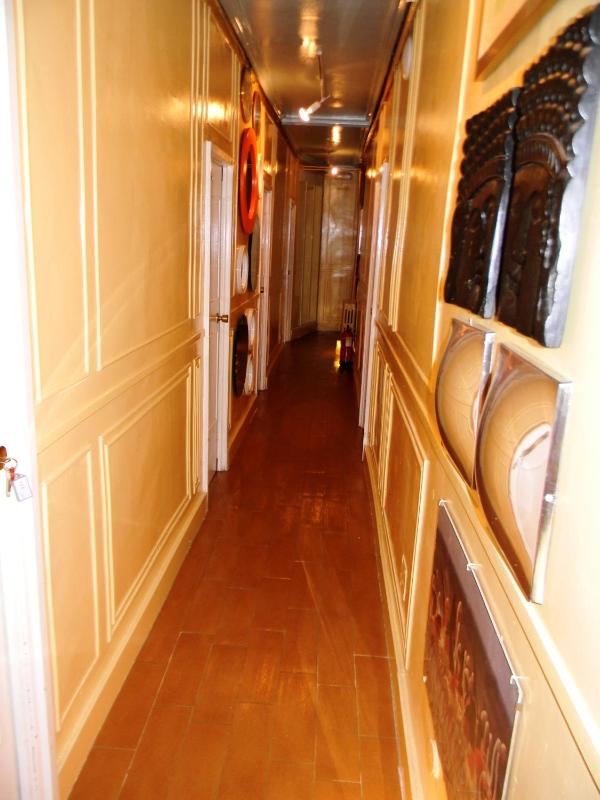 Triple Room with Balcony image 4