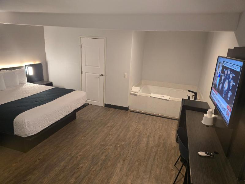 King Room with Spa Bath - Non-Smoking image 3