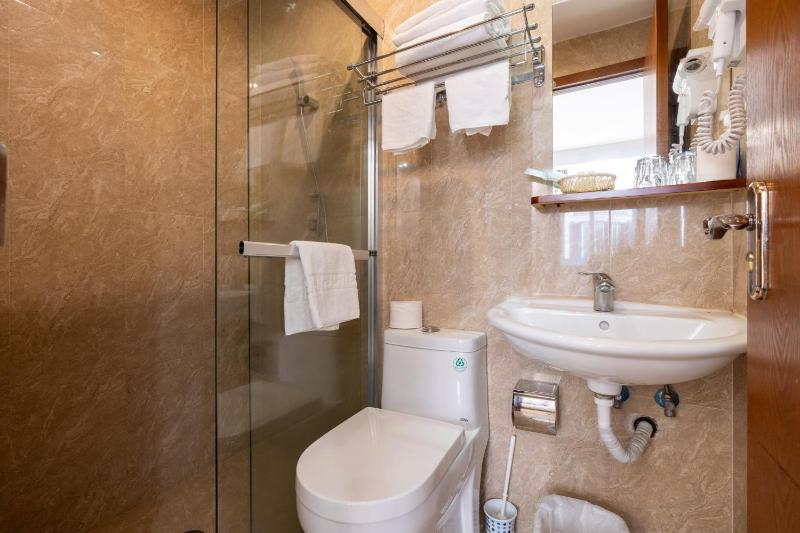 Standard Twin Room image 2