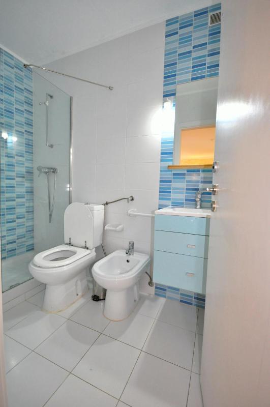 Stylish and well-equipped private pool close to amenities free AC Wifi - image 9