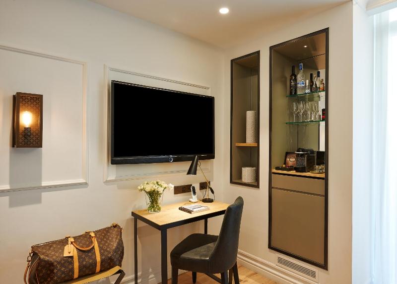 Superior Double or Twin Room image 3