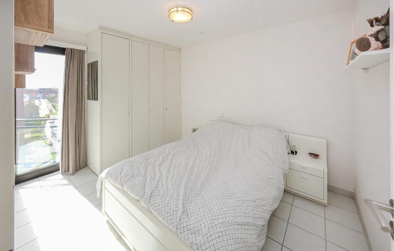 1 Bedroom Cozy Apartment In Oostende - image 13