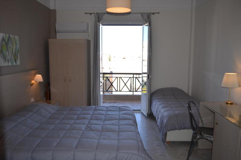 Triple Room with City View image 2