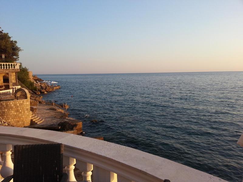 Studio with Balcony and Partial Sea View image 3