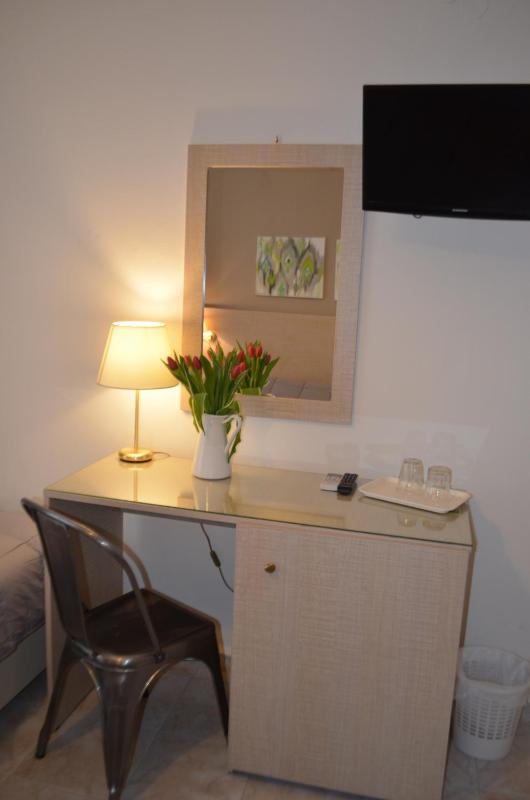 Triple Room with City View image 2