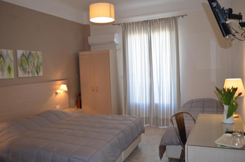 Triple Room with City View image 3