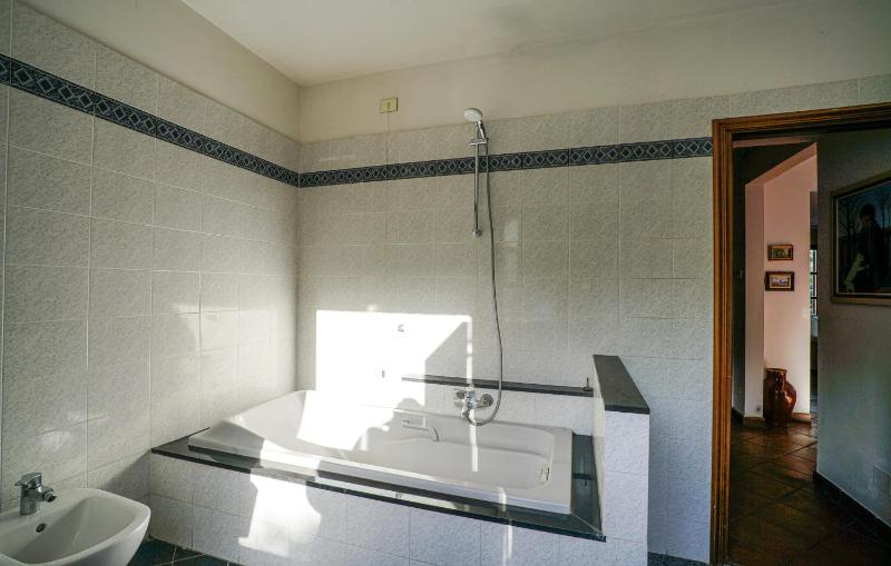 Three-Bedroom Holiday Home  image 2