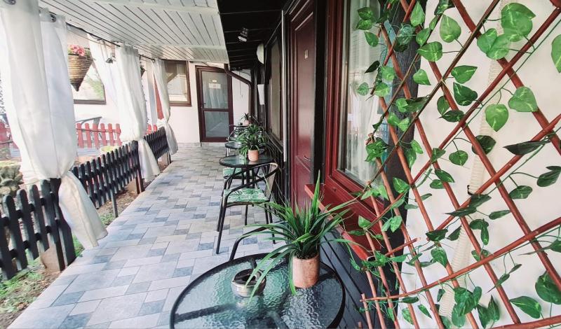 Economy Twin Room image 2