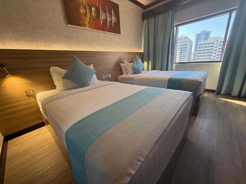 Deluxe Twin Room image 4