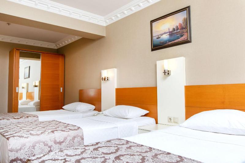 Standard Triple Room image 2