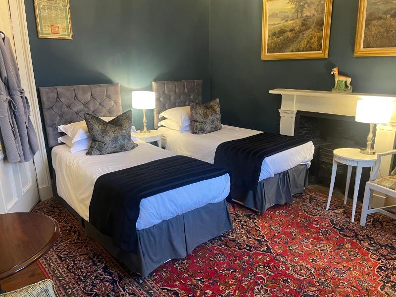 Deluxe Double or Twin Room with Garden View image 3