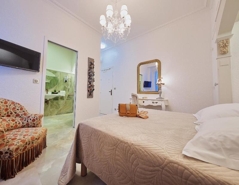 Double Room with Garden View image 3