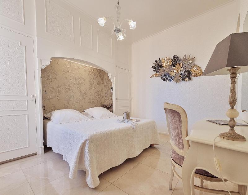Double Room with Sea View image 1