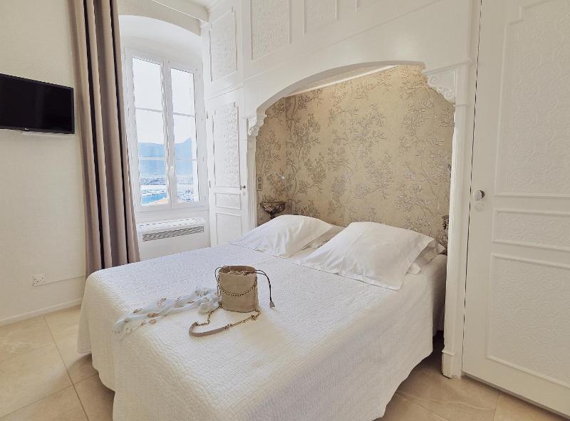 Double Room with Sea View image 3