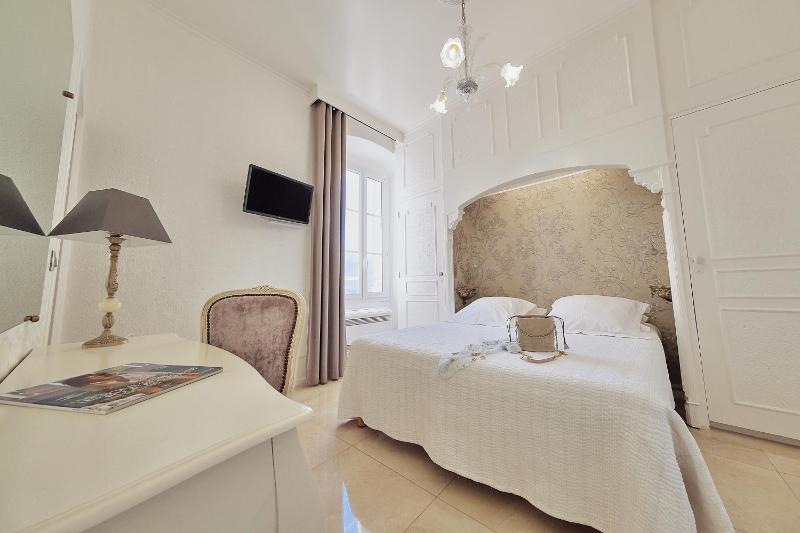 Double Room with Sea View image 4