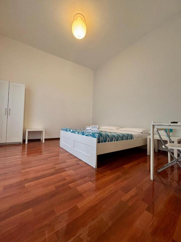 Standard Double Room with Shared Bathroom image 3