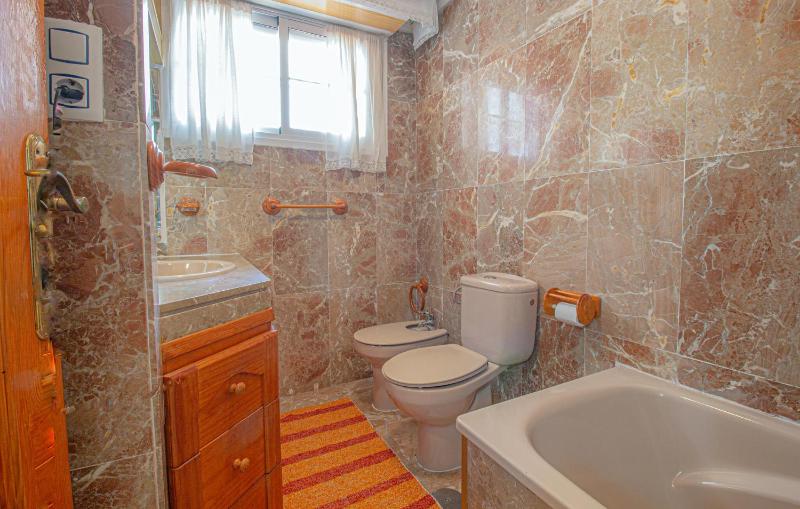 2 Bedroom Amazing Apartment In Torrevieja - image 10