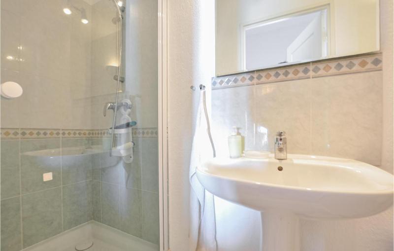 3 Bedroom Beautiful Home In Roquebrune-Sur-Argens - image 22