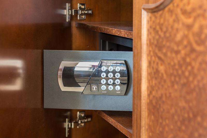 Standard Double Room with Balcony image 2