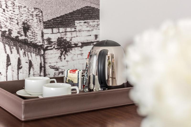 Superior Double Room with Balcony image 3