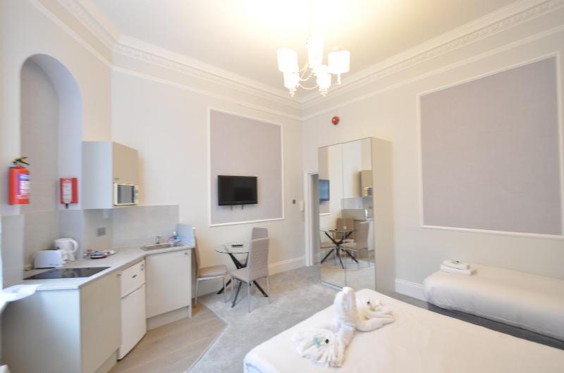 Executive Triple Room image 1