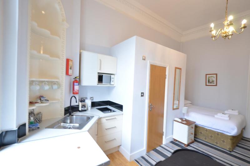 Triple Room image 3