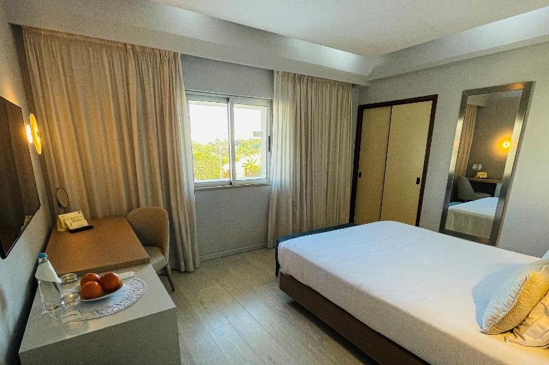 Basic Double Room with Land View image 4