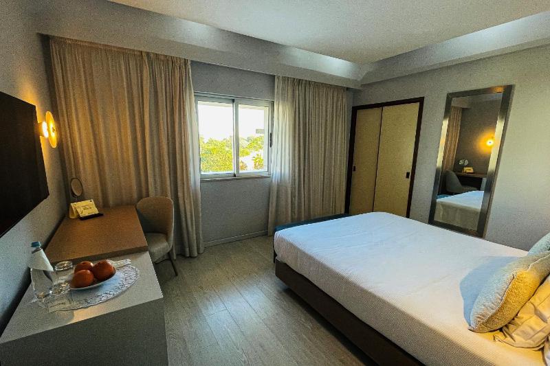 Basic Double Room with Land View image 1