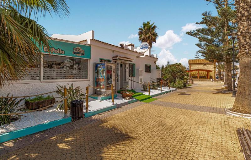 3 Bedroom Awesome Apartment In Benajarafe - image 13